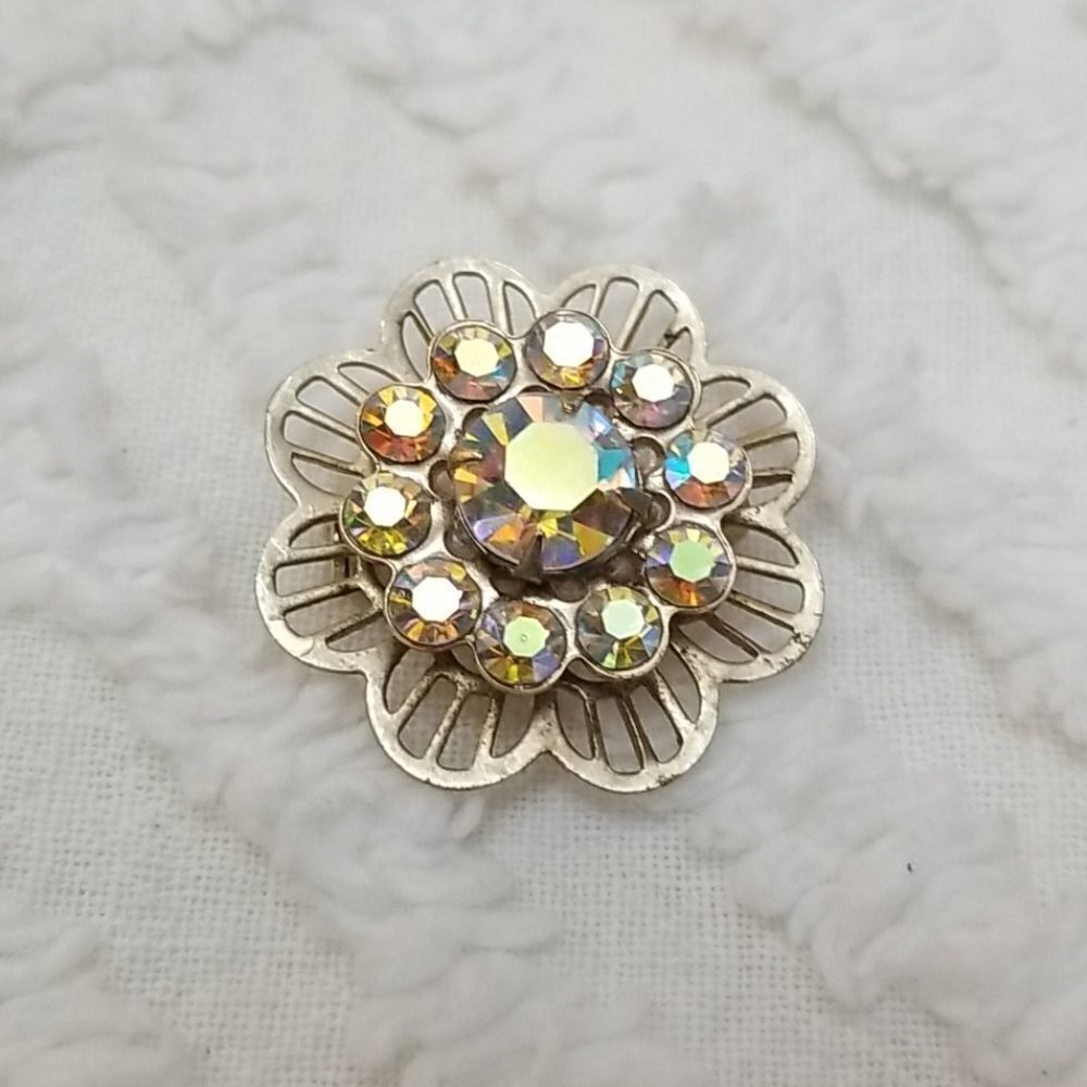 Vntg: Gold tone Rhinestone Brooch